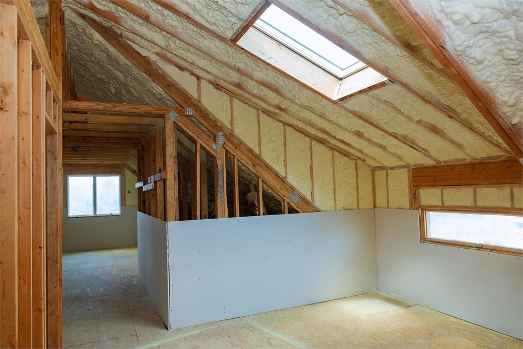 ¿Ha pensado en aislar los techos de su vivienda?